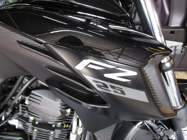 Fz25がついに姿が変わって登場 バイク パーツショップchops